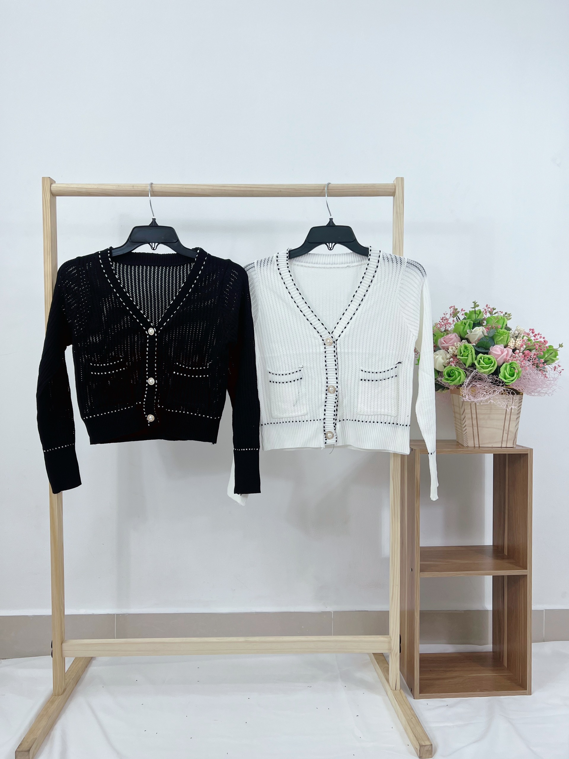 Áo Khoác Cardigan Len Mỏng Form Lửng Chỉ Viền Nút Ngọc