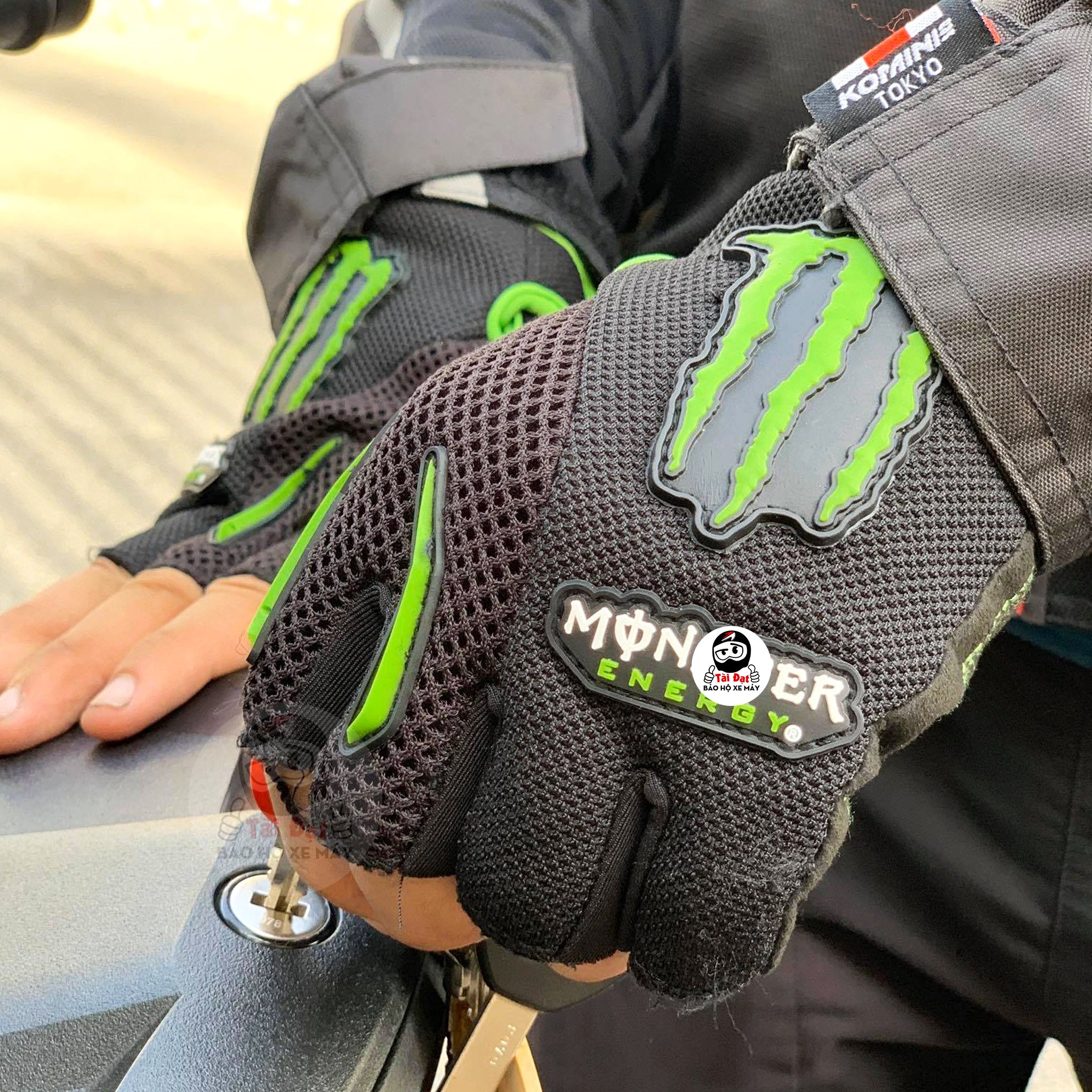 Găng tay chạy xe máy ngắn ngón, cụt ngón Monster, không có gù