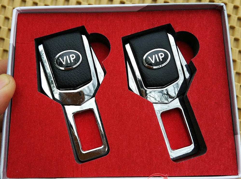 Bộ Chốt ngắt chuông báo thắt dây an toàn oto Logo VIP dùng chung được cho tất cả các xe