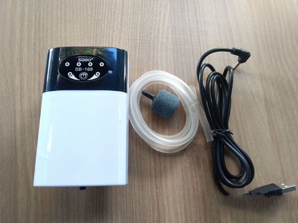 Máy sủi oxy tích điện SOBO SB 168 dánh cho hồ cá cảnh