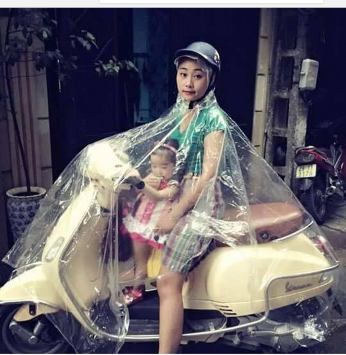 Áo mưa trong suốt 1 đầu Thành Long Có Kính Che Mặt Cao Cấp
