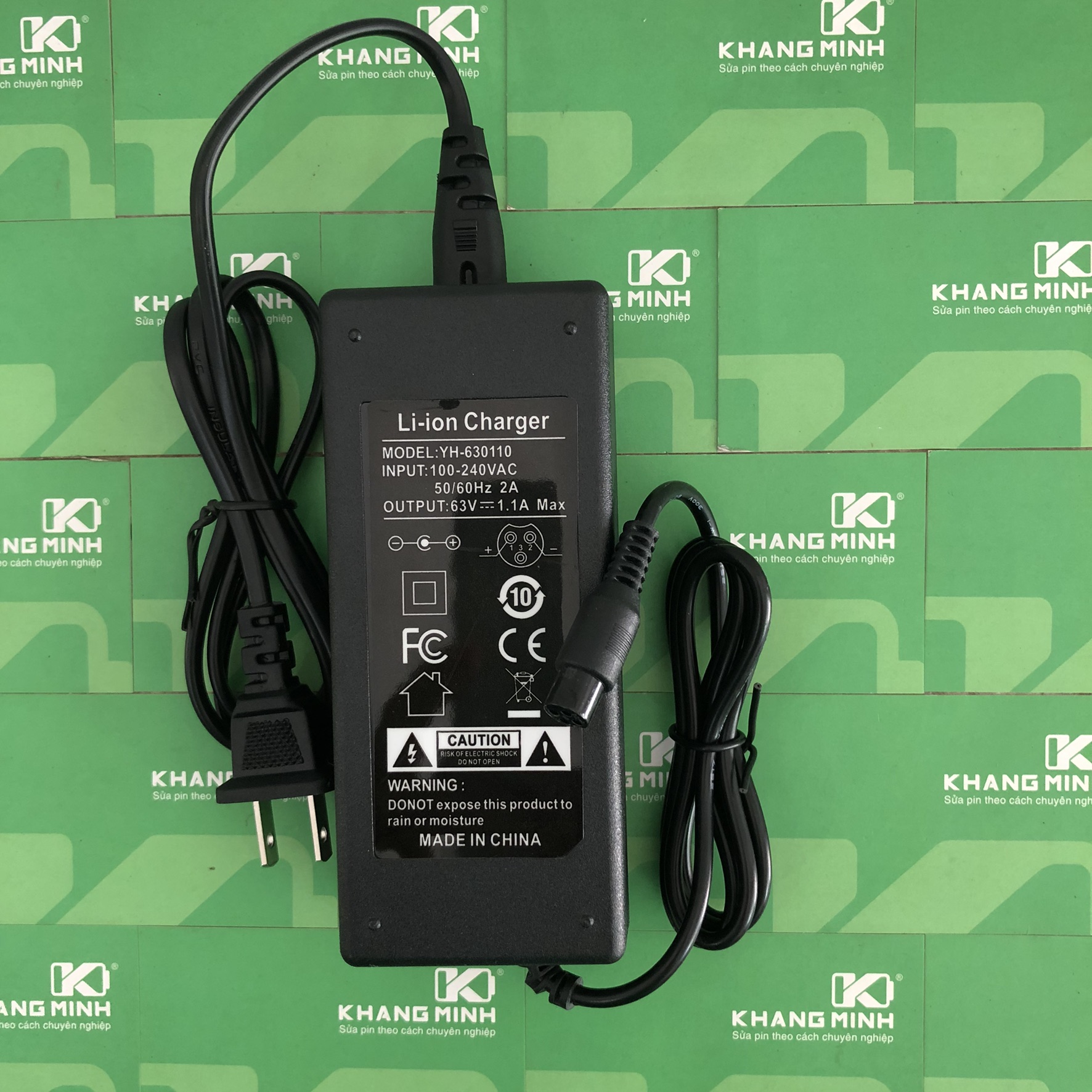 [HCM]Sạc xe cân bằng 63V 1.1A giắc tròn 4 chấu có đèn báo đầy