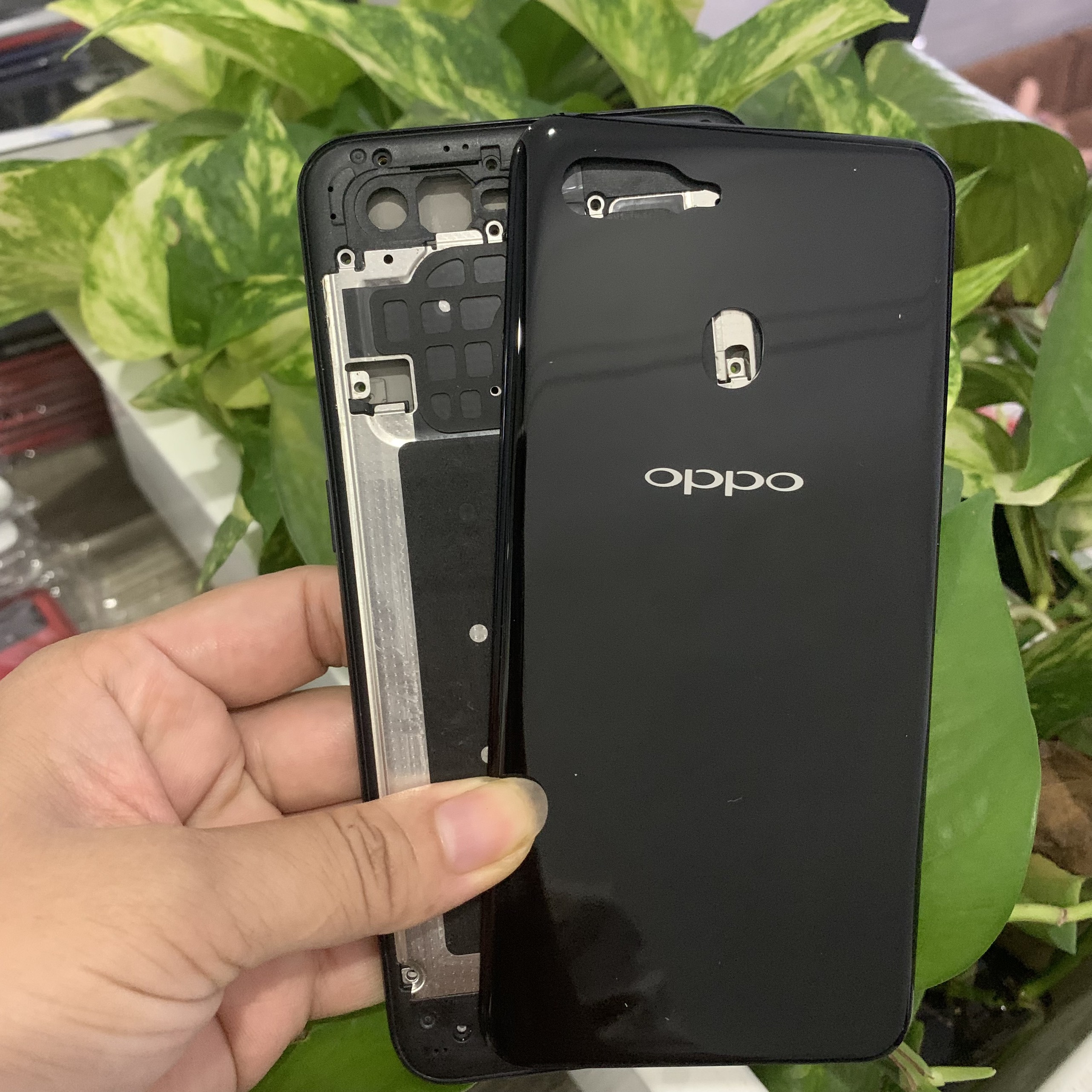 Bộ vỏ oppo A5s - gồm lưng,xương ,sườn,phím,kính camera