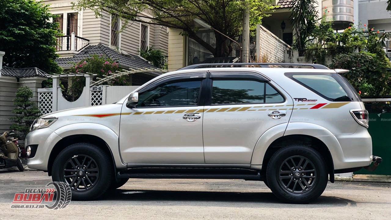 Tem Dán Xe Toyota Fortuner Màu Bạc Thể Thao