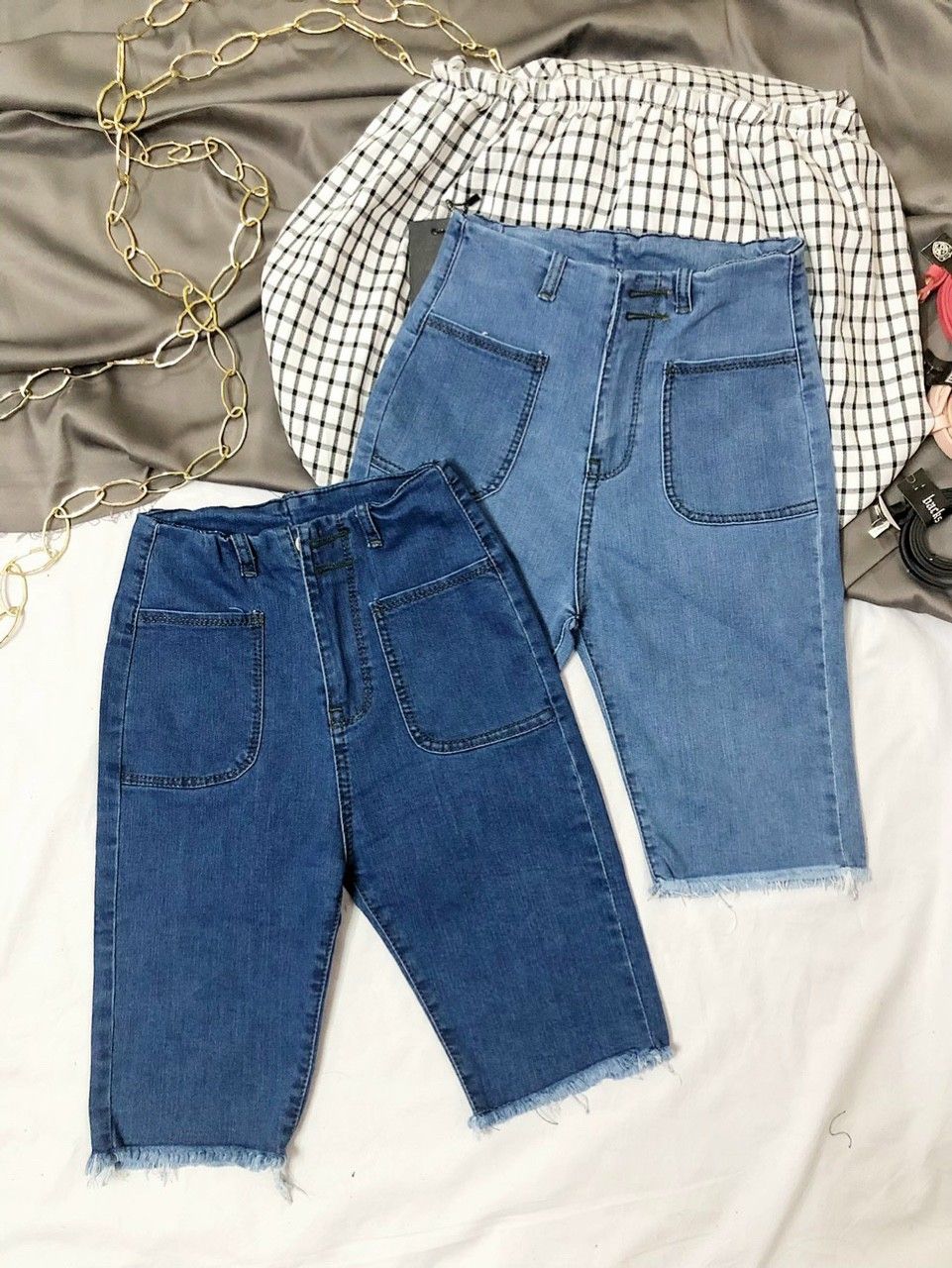 Quần jean ngố nút túi trước