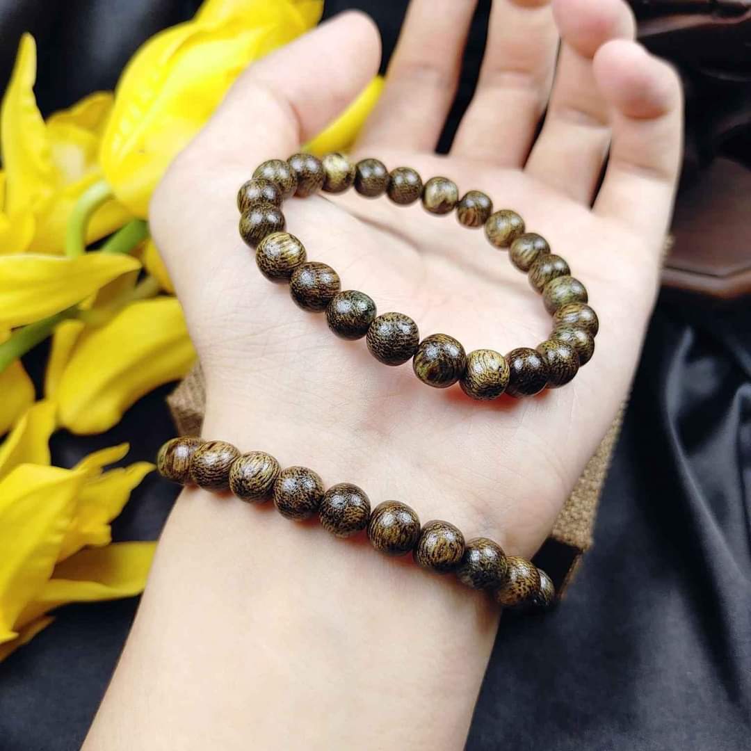 VÒNG TAY TRẦM HƯƠNG TỰ NHIÊN TỐC LÀO 8 LY CHO CẢ NAN VÀ NỮ