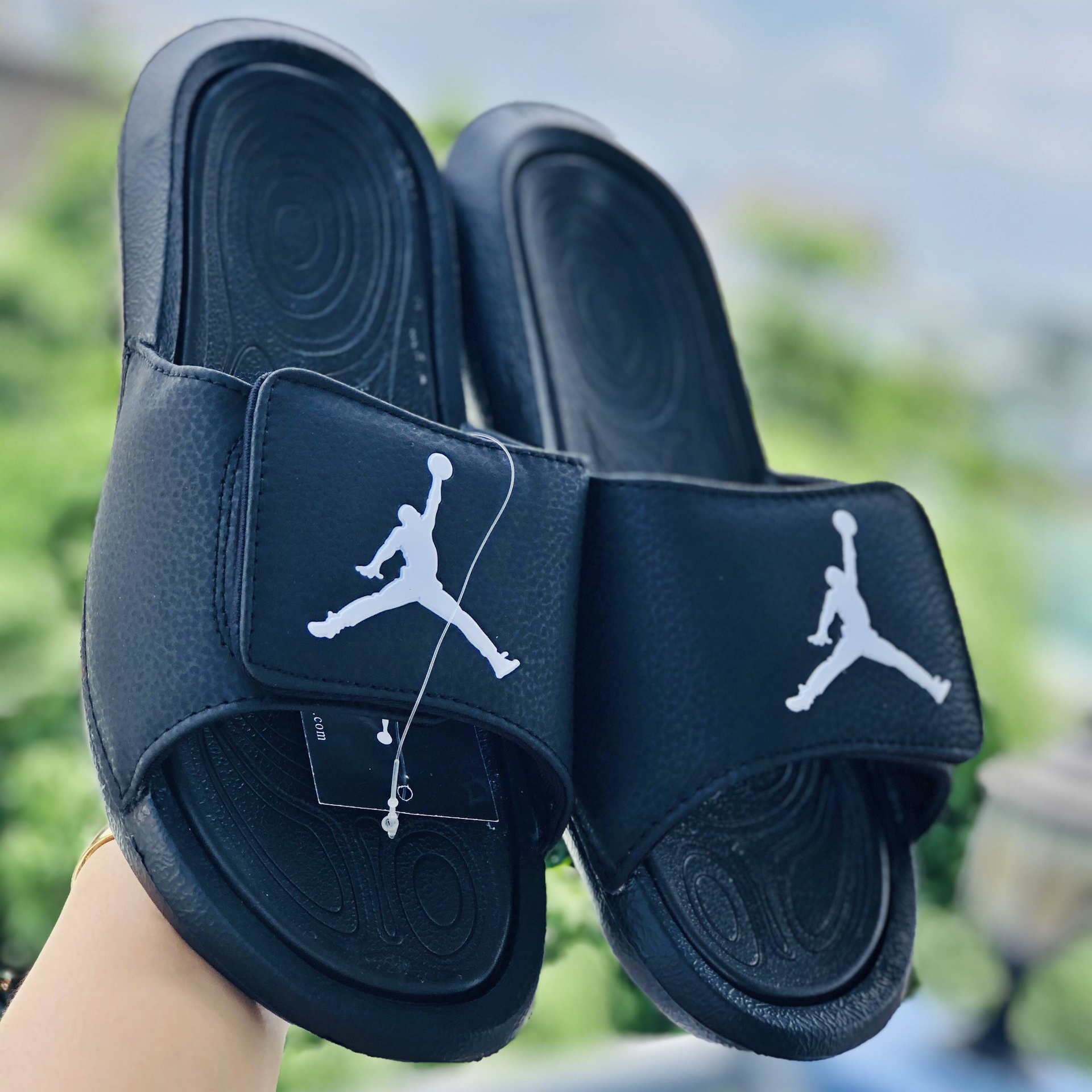 Dép quai ngang nam nữ bóng rổ Jordan hydro JD6 màu full đen logo trắng có tem mac đầy đủ - Tặng hộp