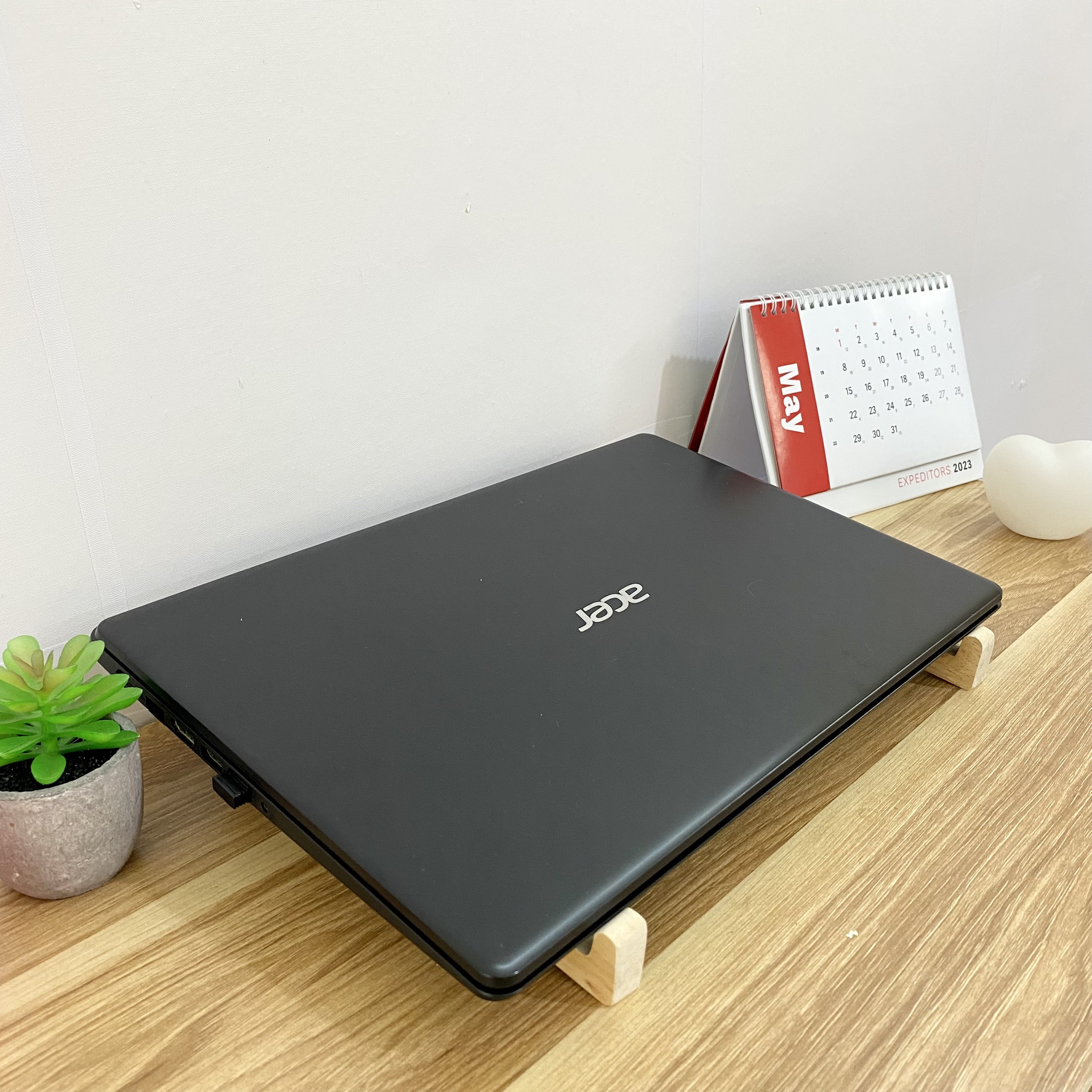 Giá đỡ laptop📌SIÊU RẺ📌Kệ máy tính bằng gỗ tản nhiệt tốt, nhỏ gọn dễ dàng mang theo