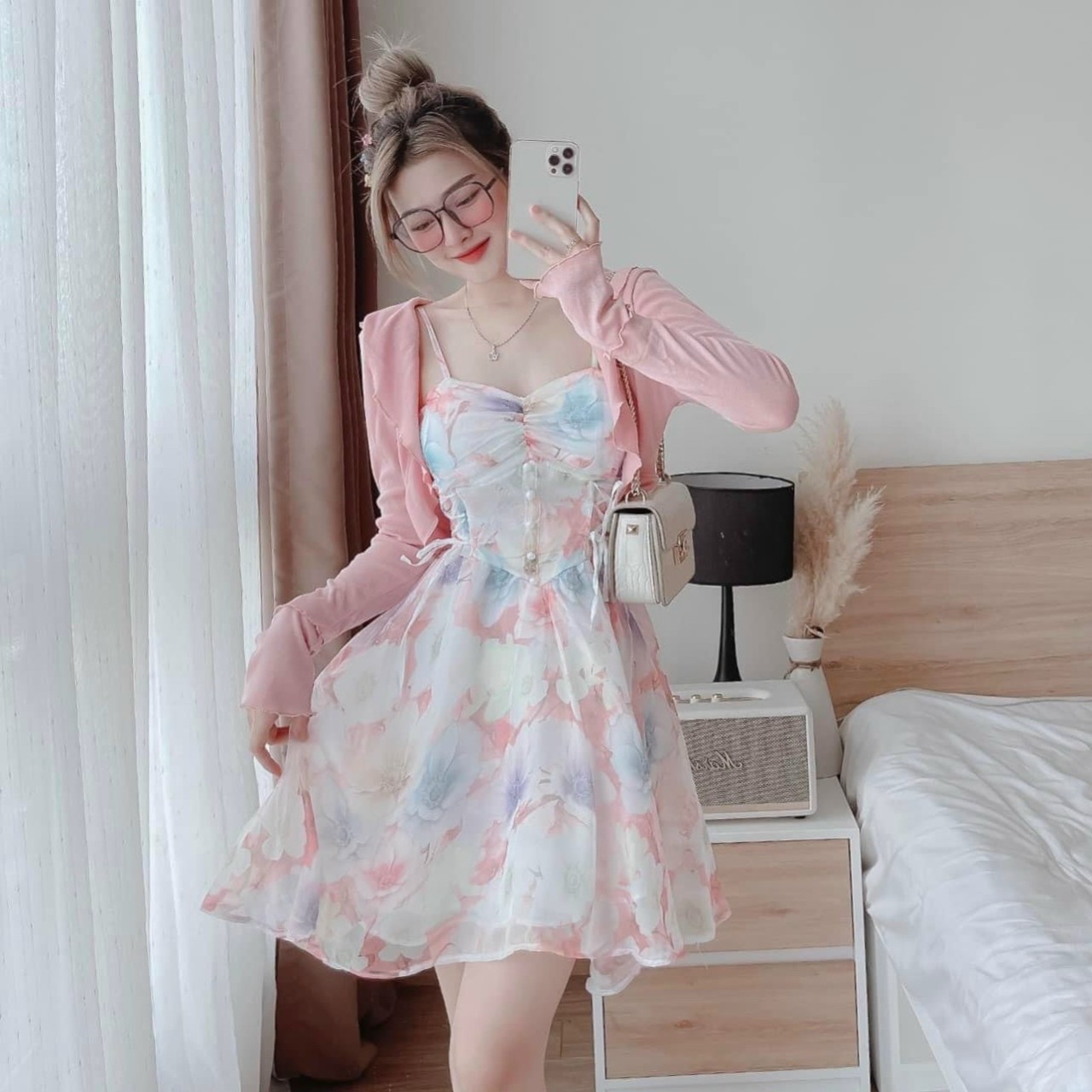 Đầm voan hoa kèm áo khoác hồng