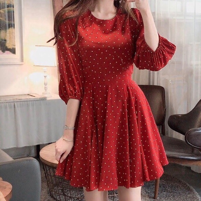 Đầm bi đỏ tay lỡ