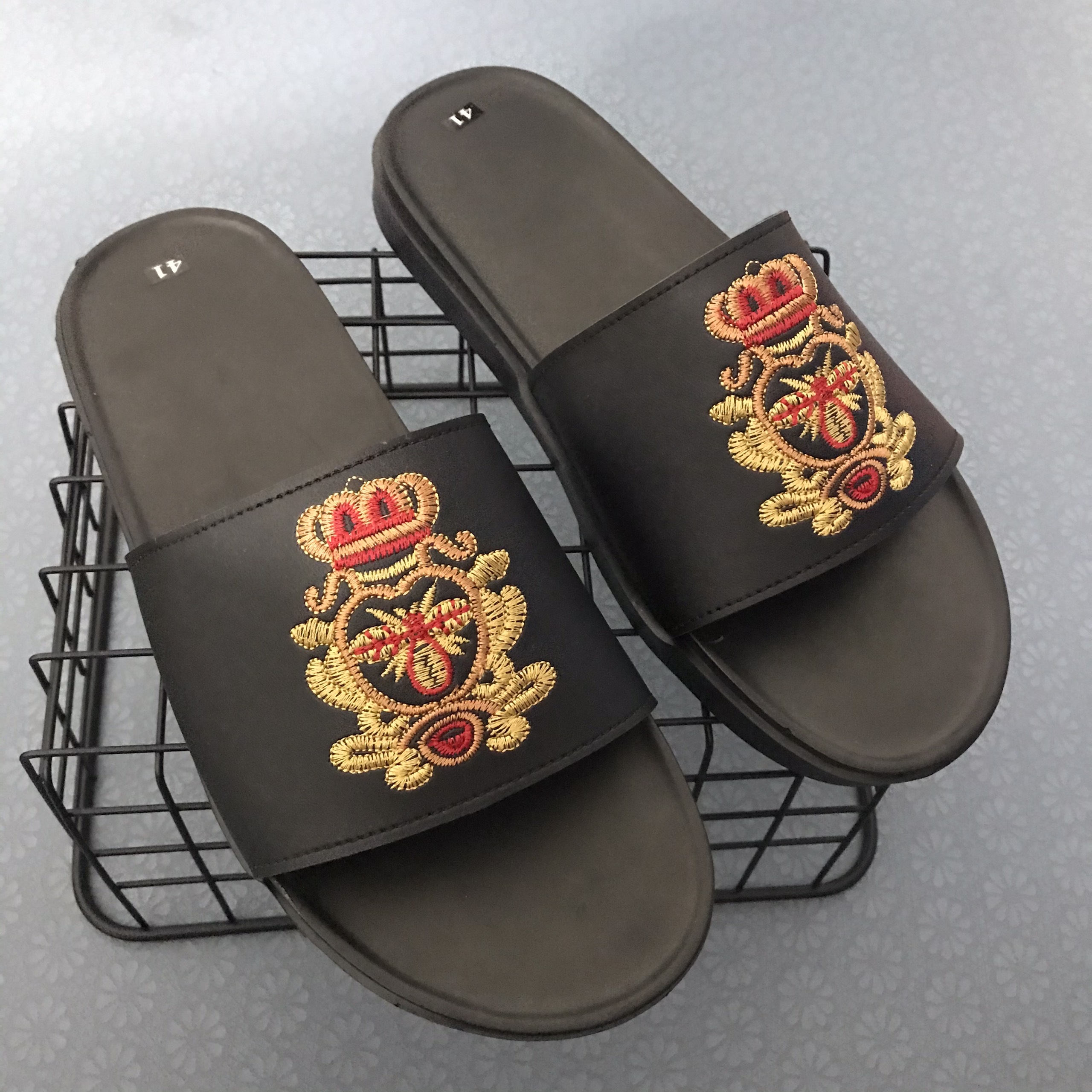 Dép Nam - Dép Nam Quai Ngang thêu ong đỏ chất liệu đế cao su 2 lớp cực êm, siêu bền, không thấm nước - chống hôi chân