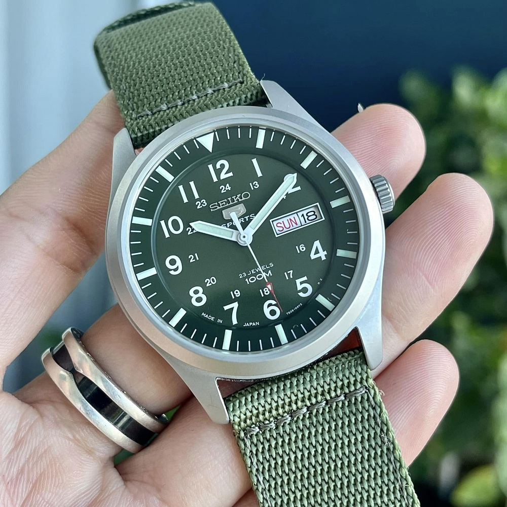 Đồng hồ nam SEIKO Sports máy pin dây dù
