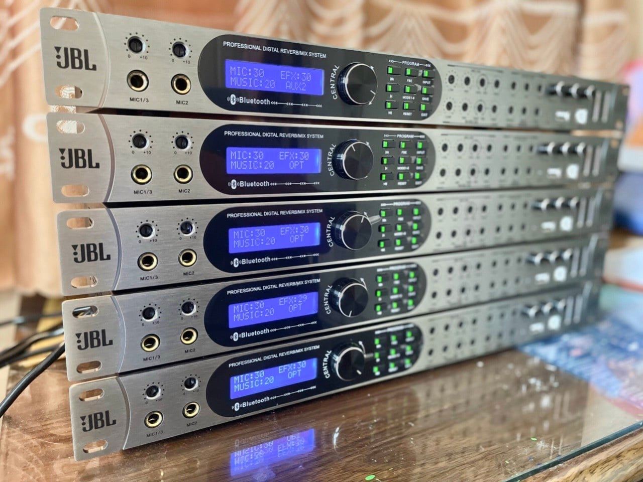 [ XẢ KHO ] Vang Số Cao Cấp JBL UR30 New 2022 Xử Lý Âm Thanh Hay, Karaoke Xịn, Nghe Nhạc Cực Chất Chu