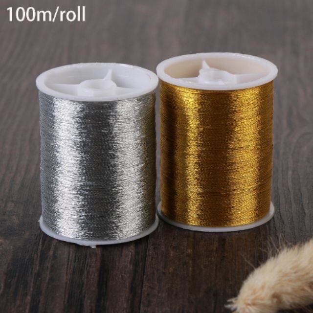 02 cuộn Chỉ thêu chất lượng cao.