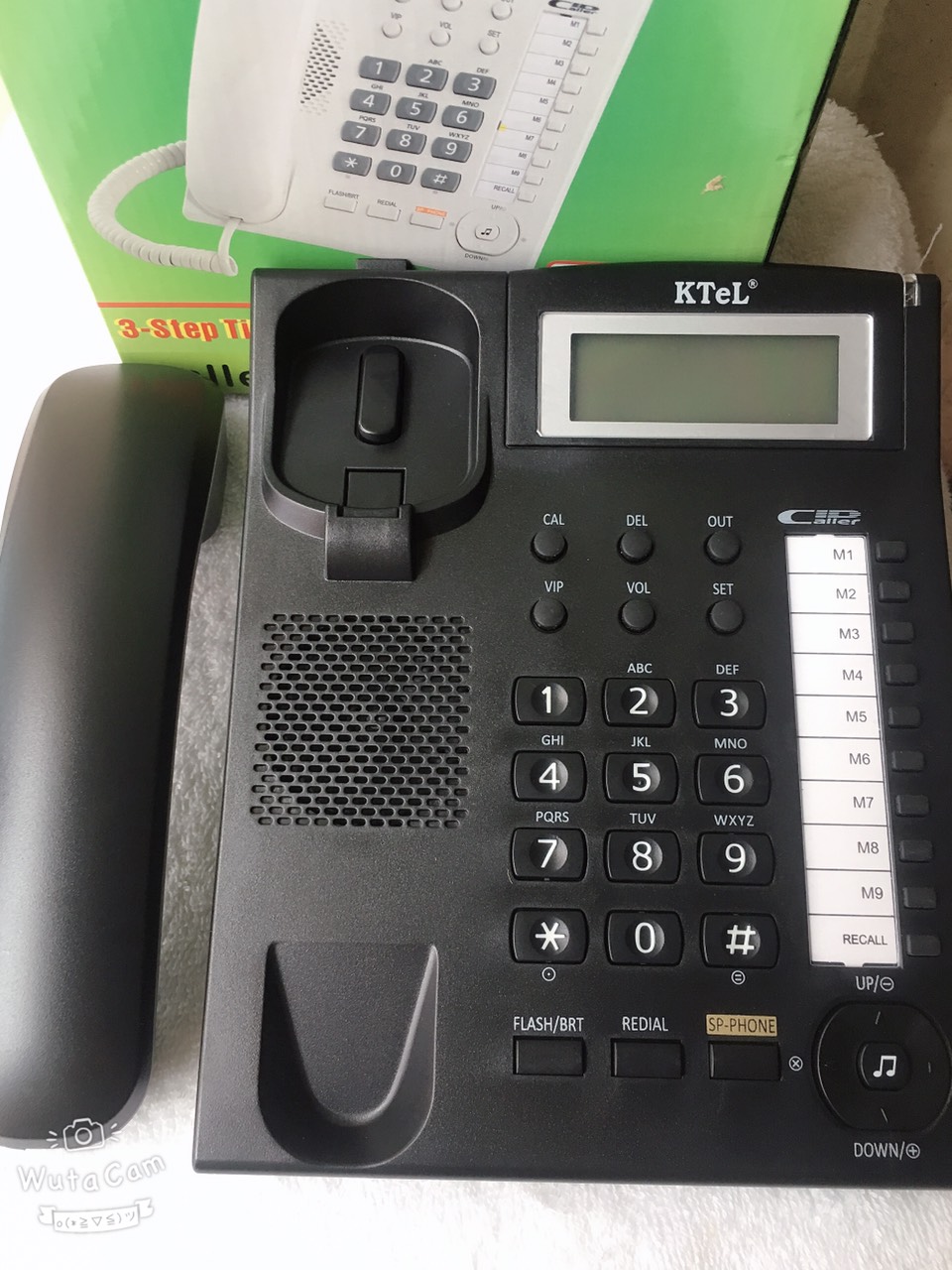 Điện thoại bàn cố định có đây chuông to bàn phím to KTEL 504 màu đen/trắng/xanh ó thể chỉnh đế bàn máy 3 nấc thấp đến cao