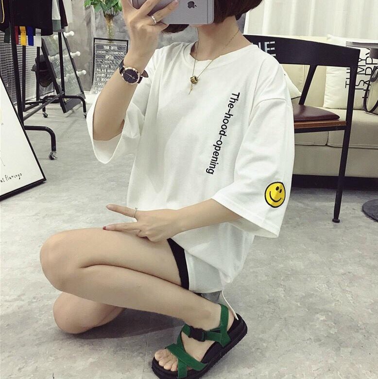 Áo Thun Mặt Cười Ở Tay Fom Lỡ Nam Nữ Phong Cách Thời Trang Siêu Hot