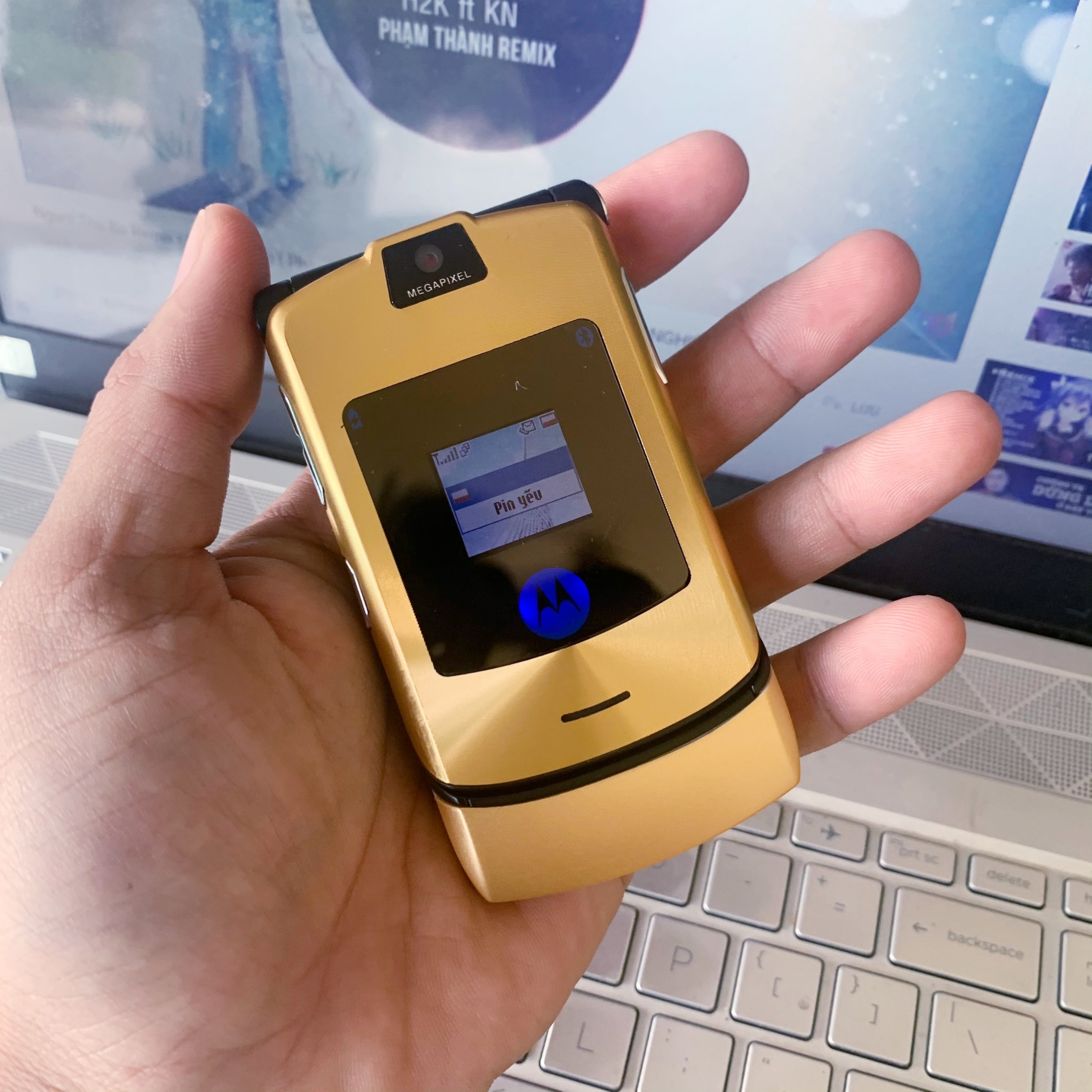 ĐIỆN THOẠI SIÊU RẺ MOTOROLA V3I LOA TO - SÓNG MẠNH - PIN TRÂU