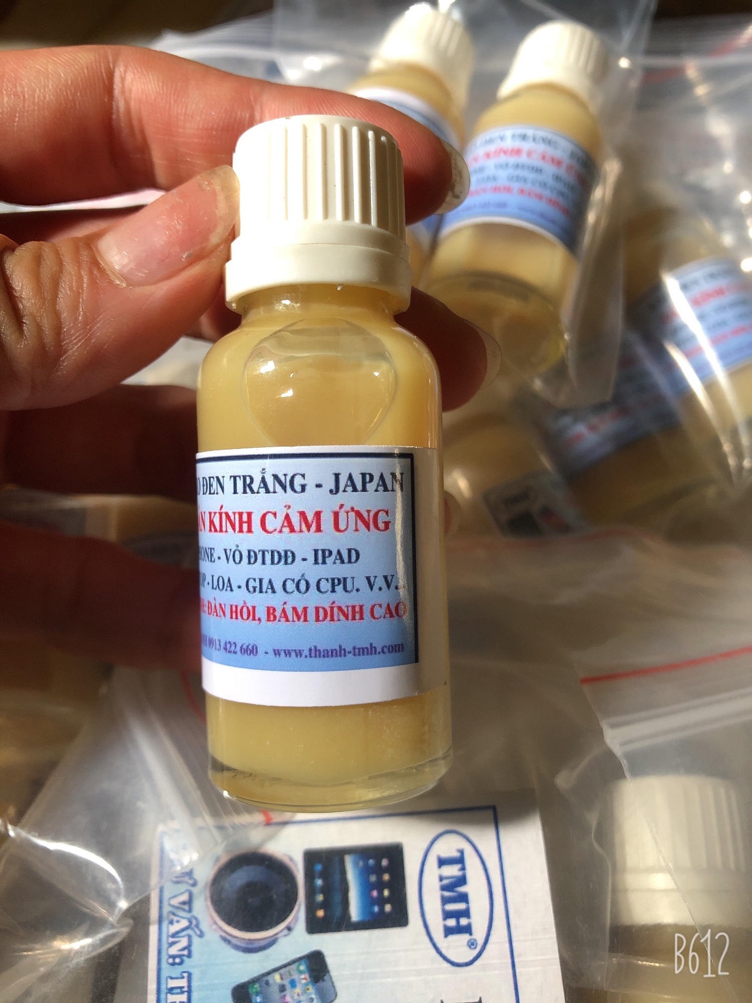 Keo trắng dán màng loa côn loa dán kính cảm ứng