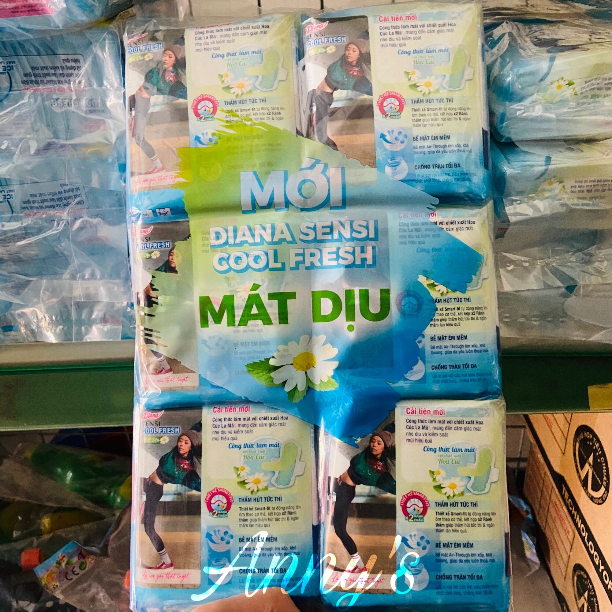 Băng vệ sinh Diana Cool Fresh Mặt Bông 23cm Có Cánh - 8 Miếng Mẫu Mới Hoa Cúc