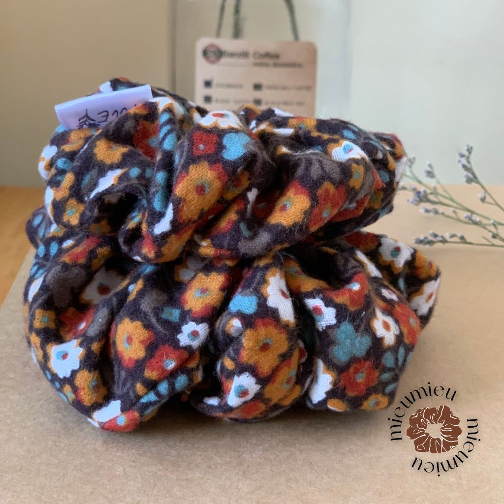 Phụ kiện tóc cột tóc scrunchies handmade chất liệu nhung mềm hoạ tiết hoa nhí vintage S1019