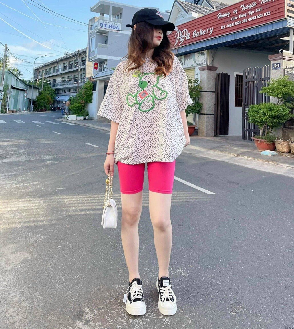 Set Bộ Áo Thun Nữ In Họa Tiết Thêu Hình Gấu Và Quần Lửng Thời Trang Nữ. QC