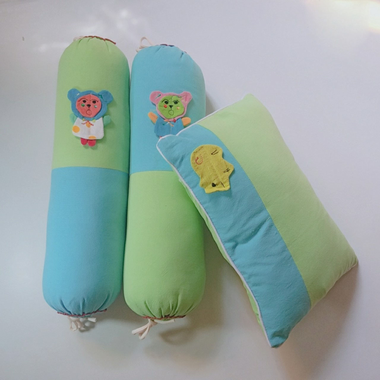 [HCM]Bộ 2 Gối Ôm 1 Gối Nằm Cho Bé Yêu Giao màu ngẫu nhiên