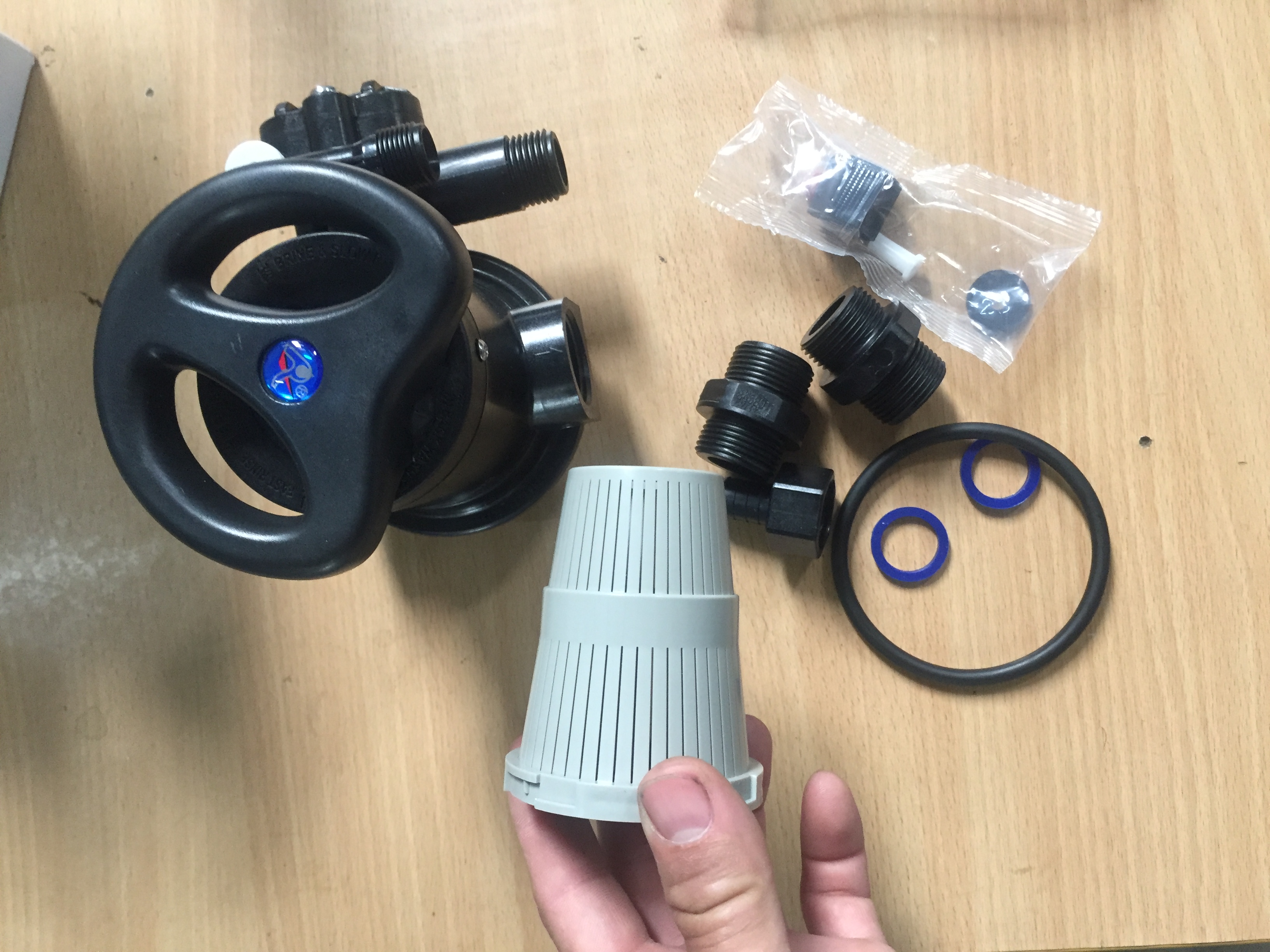 Van 5 ngả phi 27 xử lý nước nhiễm đá vôi