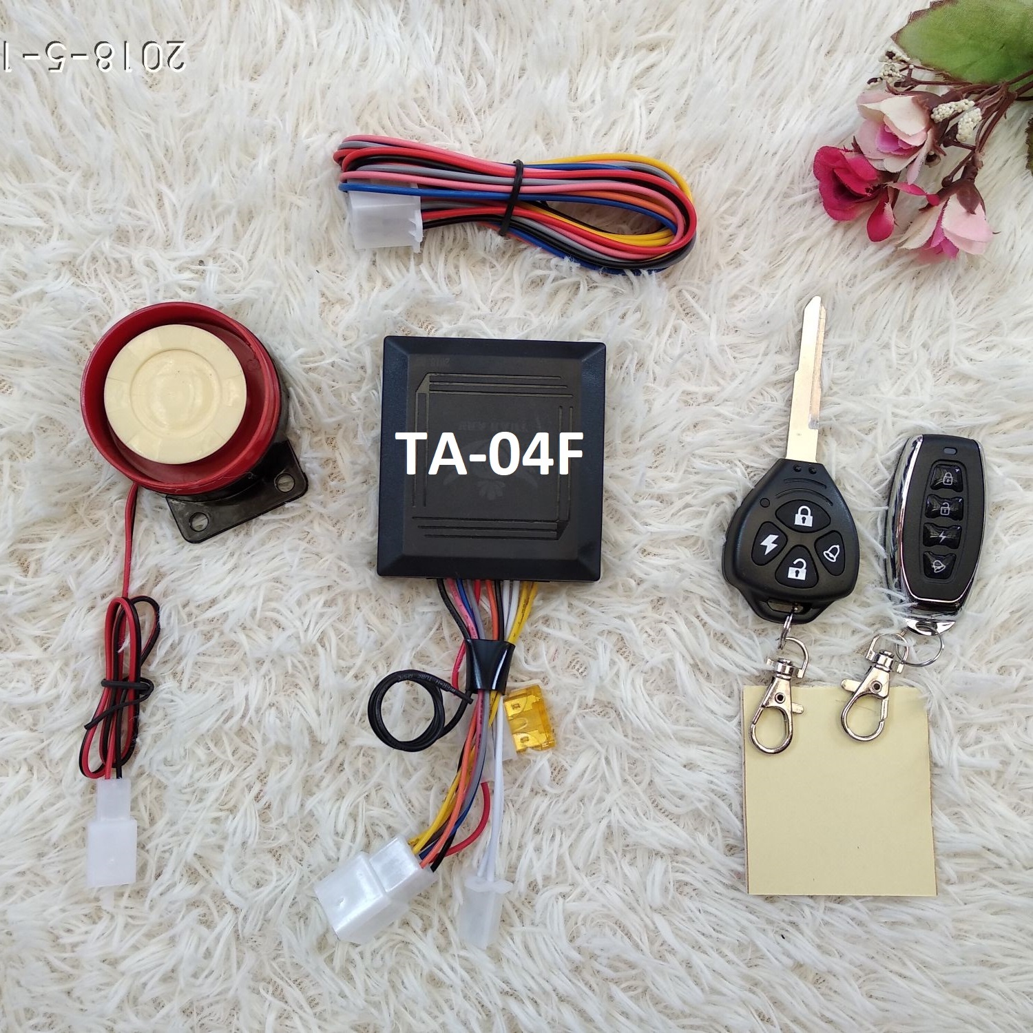 Khóa chống trộm xe máy 4 nút 1 chìa 1 remote TA-04F