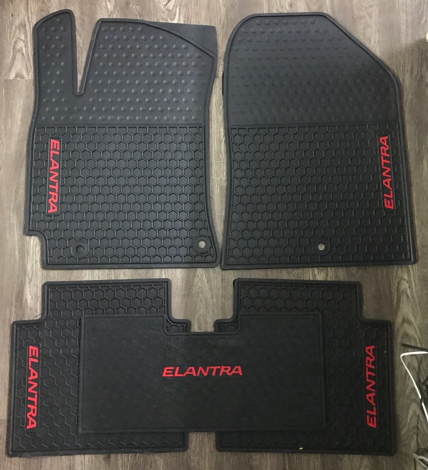 Thảm trải sàn trong xe Hyundai Elantra