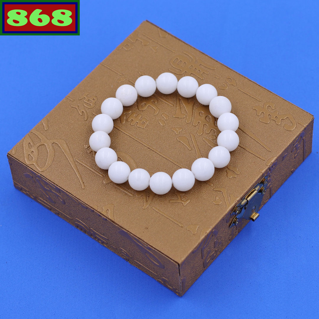Vòng chuỗi san hô trắng 10 ly 18 hạt kèm hộp gỗ