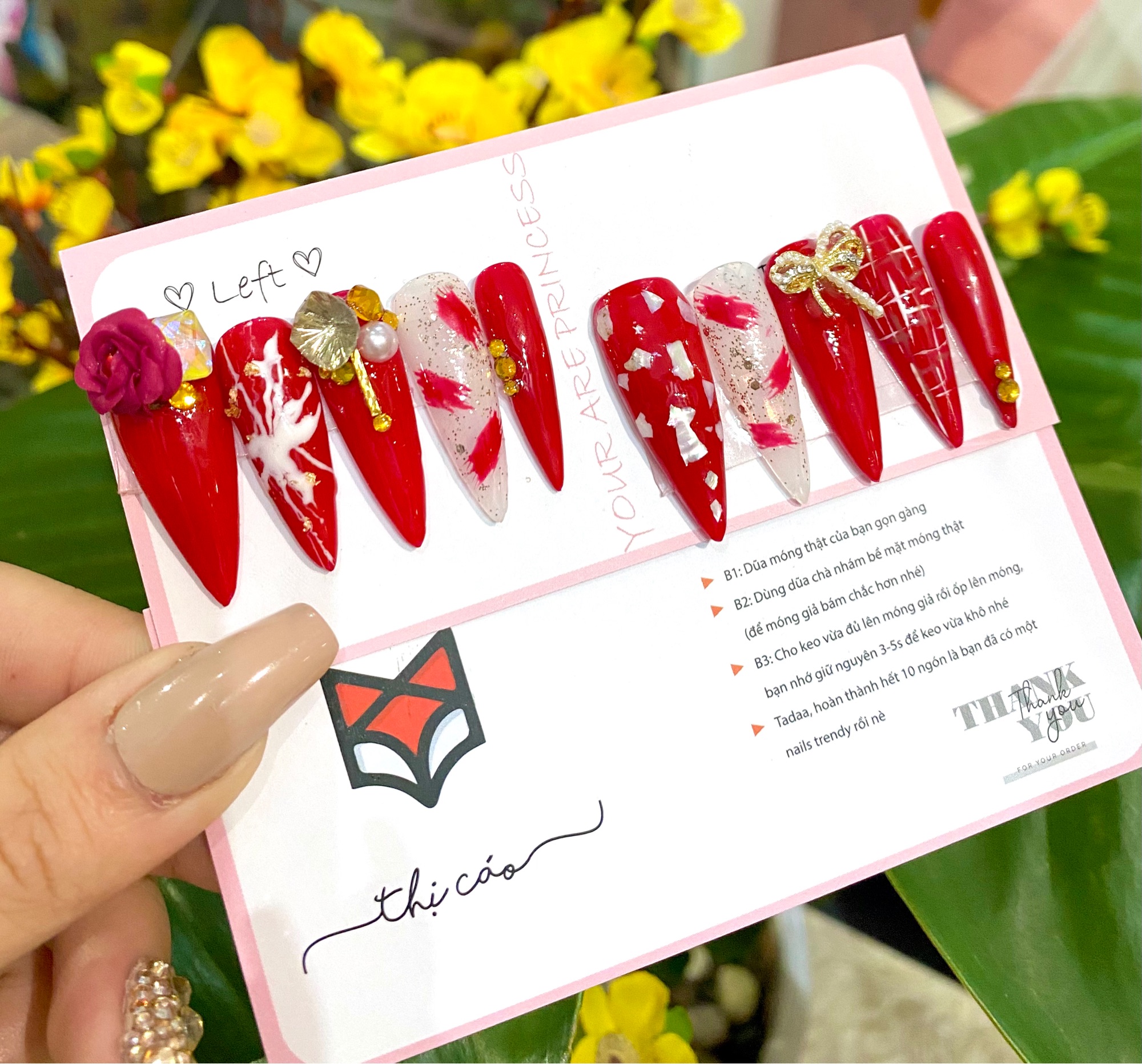 Móng úp thiết kế sẳn form nhọn dài tone đỏ