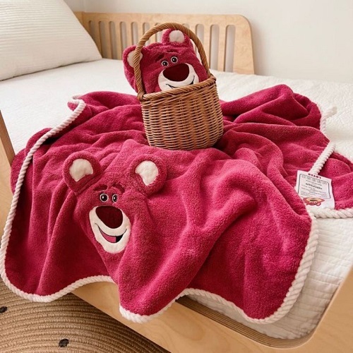 Set 2 Khăn Tắm Gấu Dâu Lotso Disney Mền Mại Siêu Thấm Hút An Toàn Cho Da Của Mẹ Và Bé