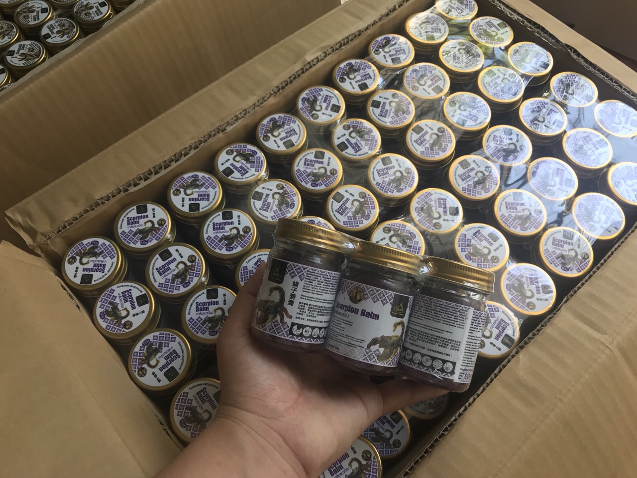 Dầu cù là xoa bóp hãng rotchana Thái lan