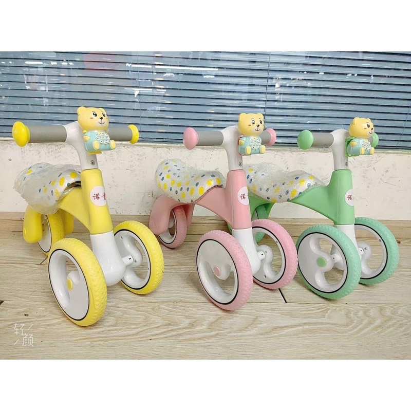 [HCM]Xe chòi chân cao cấp cho bé có nhạc bánh xe đúc bền bỉ.Tặng kèm điện thoại nhạc cho bé . Hot Nhất 2021