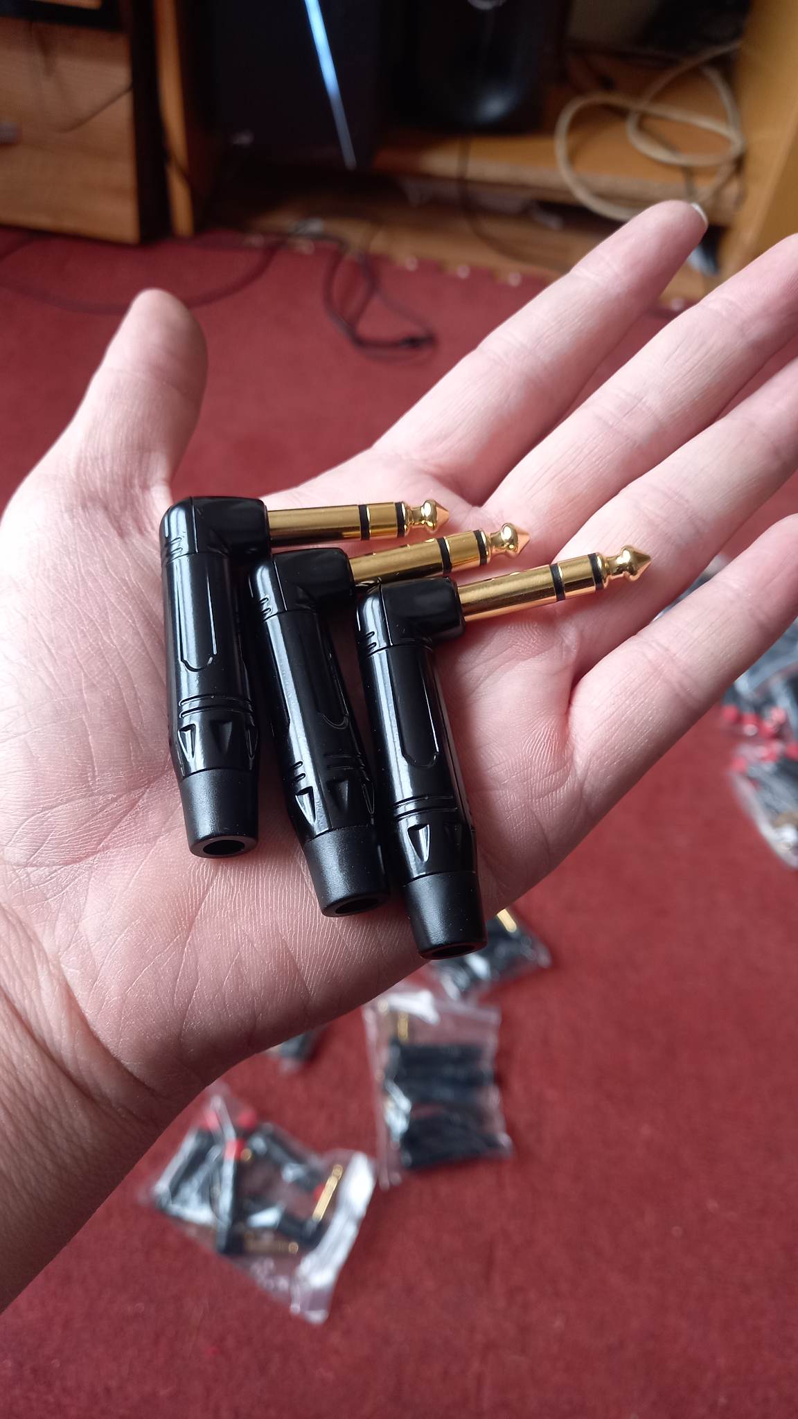 1 đầu hàn jack 6.35/6.5mm stereo kiểu cong bẻ góc vỏ nhôm