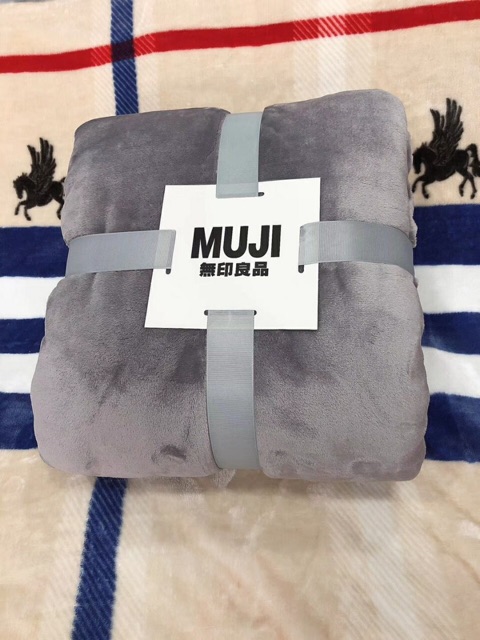 Chăn Lông Tuyết Muji Xuất Nhật Cao Cấp, Mềm Mịn, dễ giặt, giặt bằng tay hay bằng máy đều được, mau khô, không xù lông hay vón cục sau khi giặt, độ bền cao.