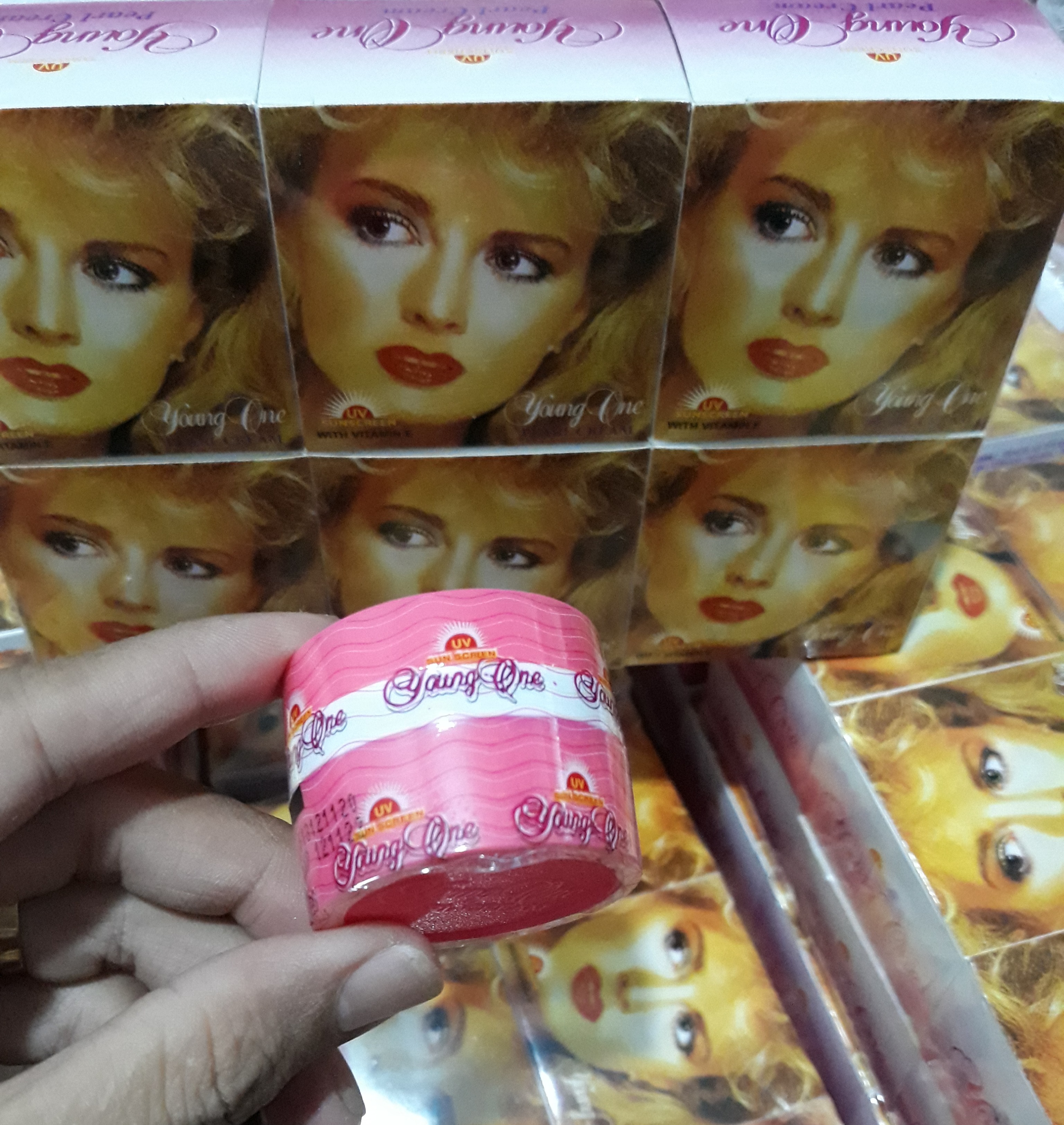 sỉ 12 hộp xù thái 4,5g (kem cô gái tóc xù)