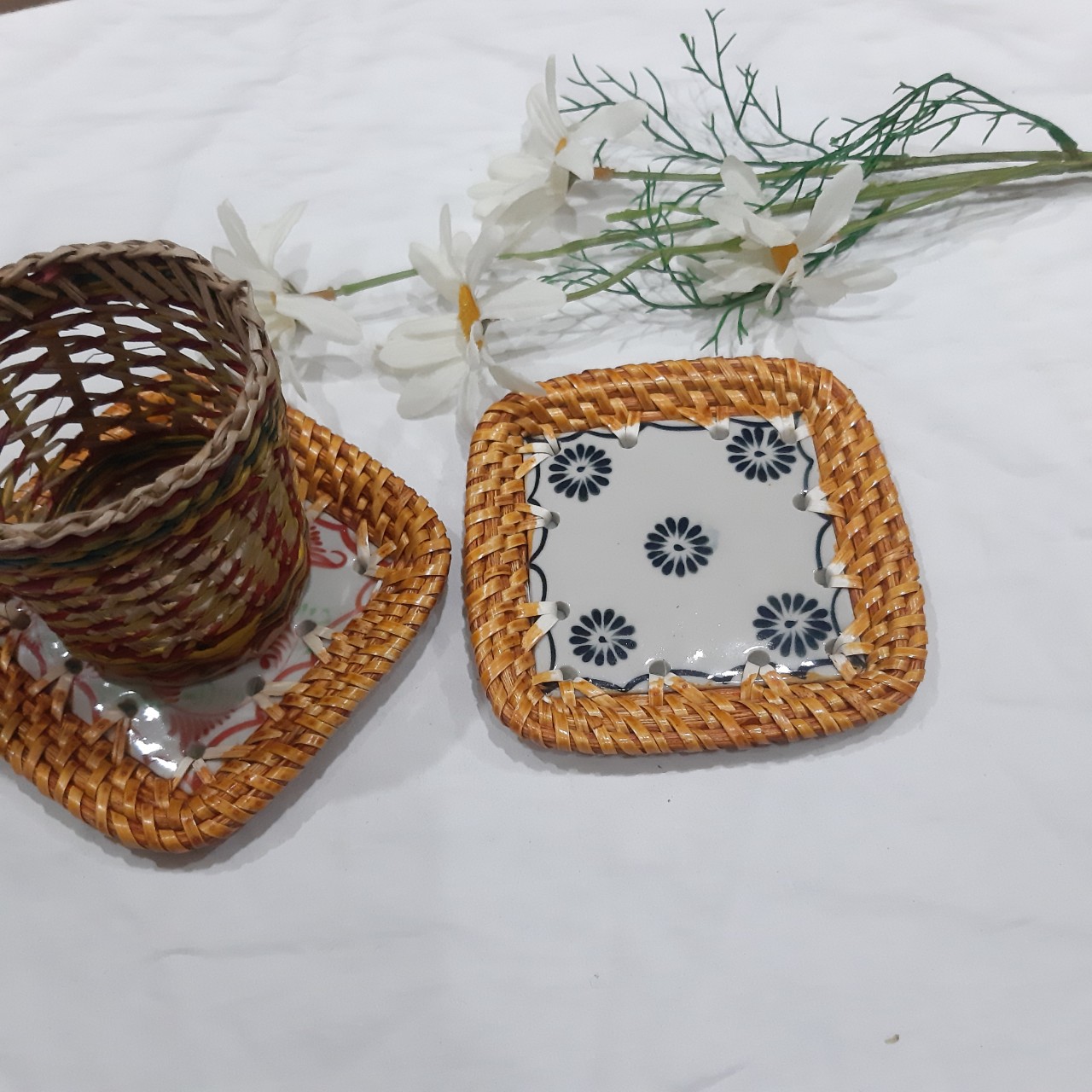 Lót ly (cốc) làm từ mây sứ hoa văn truyền thống Việt Nam - Hình vuông 10 * 10 cm