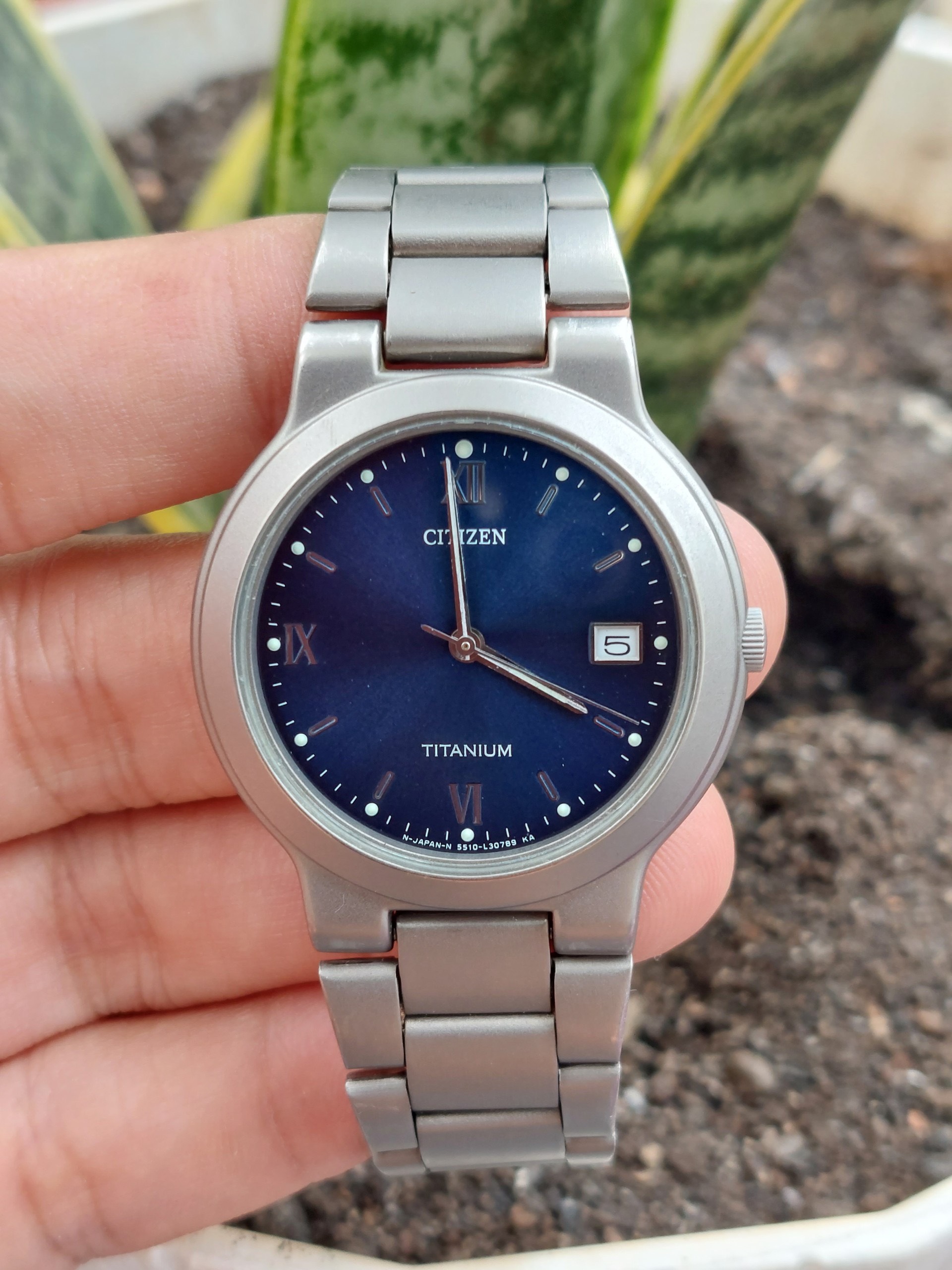 Đồng hồ nam Citizen titanium mặt xanh chạy pin hàng Si