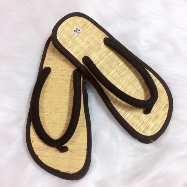 DÉP ĐẾ CHIẾU XỎ NGÓN QUAI ĐEN GỌN NHẸ THOÁI MÁI