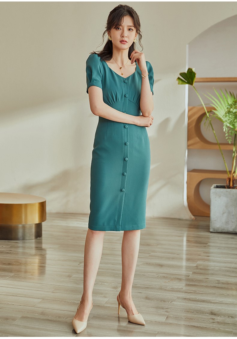 Đầm cổ tim tay ngắn nút bọc dáng váy ôm bút chì xẻ trước