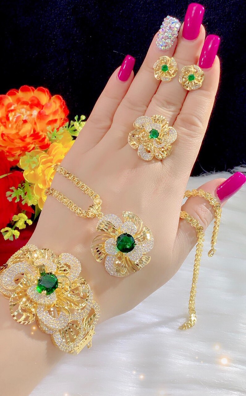 Bộ trang sức hoa xoáy đính đá xanh lục mạ vàng
