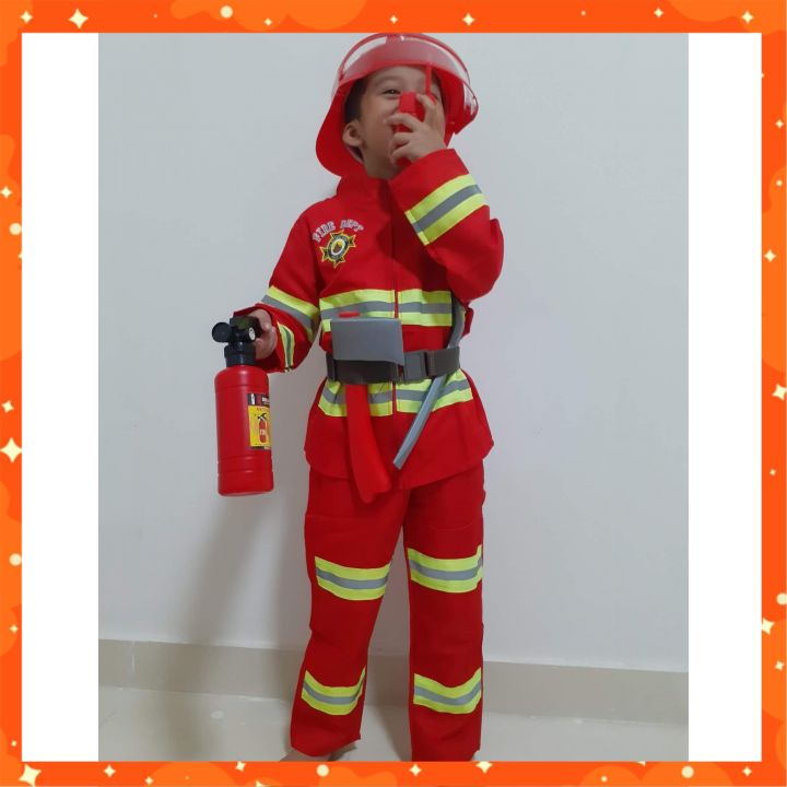 Quần áo và phụ kiện để bé tập làm chú lính cứu hoả