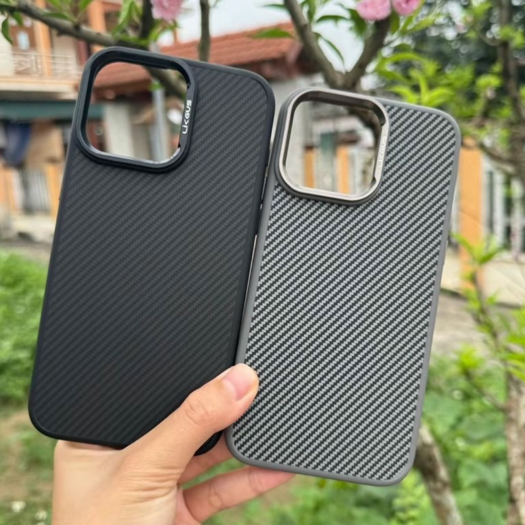 Ốp lưng likgus vân carbon fiber chống sốc iphone 15 pro/ 15 pro max/ 14 pro max/ 13 pro max
