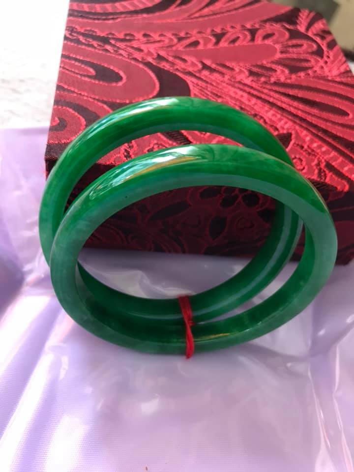 [HCM]??????CẶP VÒNG BẢN MỎNG VUÔNG ĐẬU LÝ 53MM ĐÁ CẨM THẠCH XANH LÁ ĐẬM ĐẸP Size 53mm x bản nhỏ cao 8mm x dầy 6mm NỮ 50Kg - 58Kg ĐEO có 650K/1 CẶP Ạ