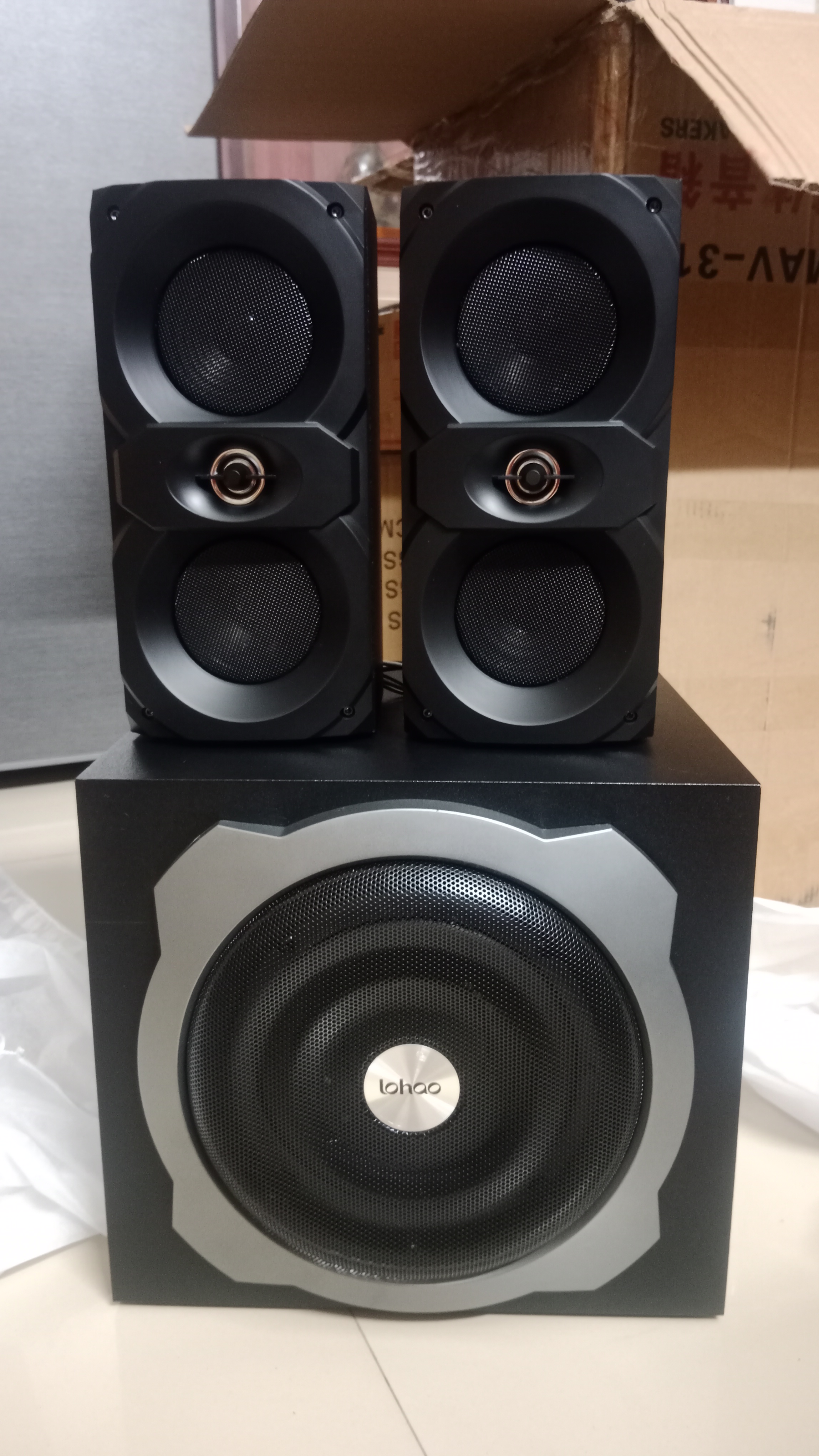 Loa máy tính lohao mav-311, với công suất 2w rms, với hai loa và một cục sud