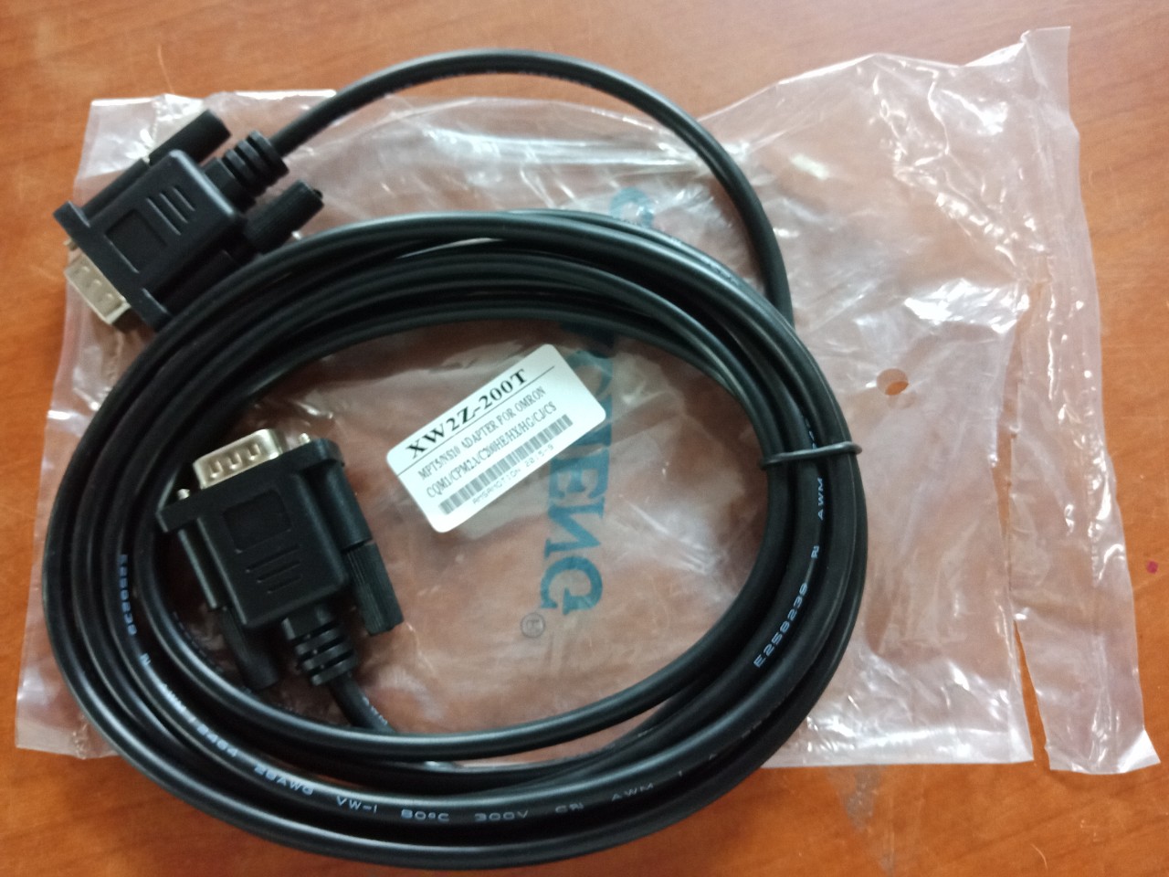 Cáp kết nối xw2z-200t cho plc mtp5/ns10 omron