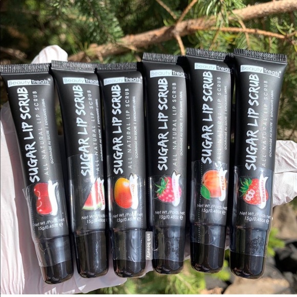 Tẩy tế bào chết môi Beauty Treats Sugar Lip Scrub
