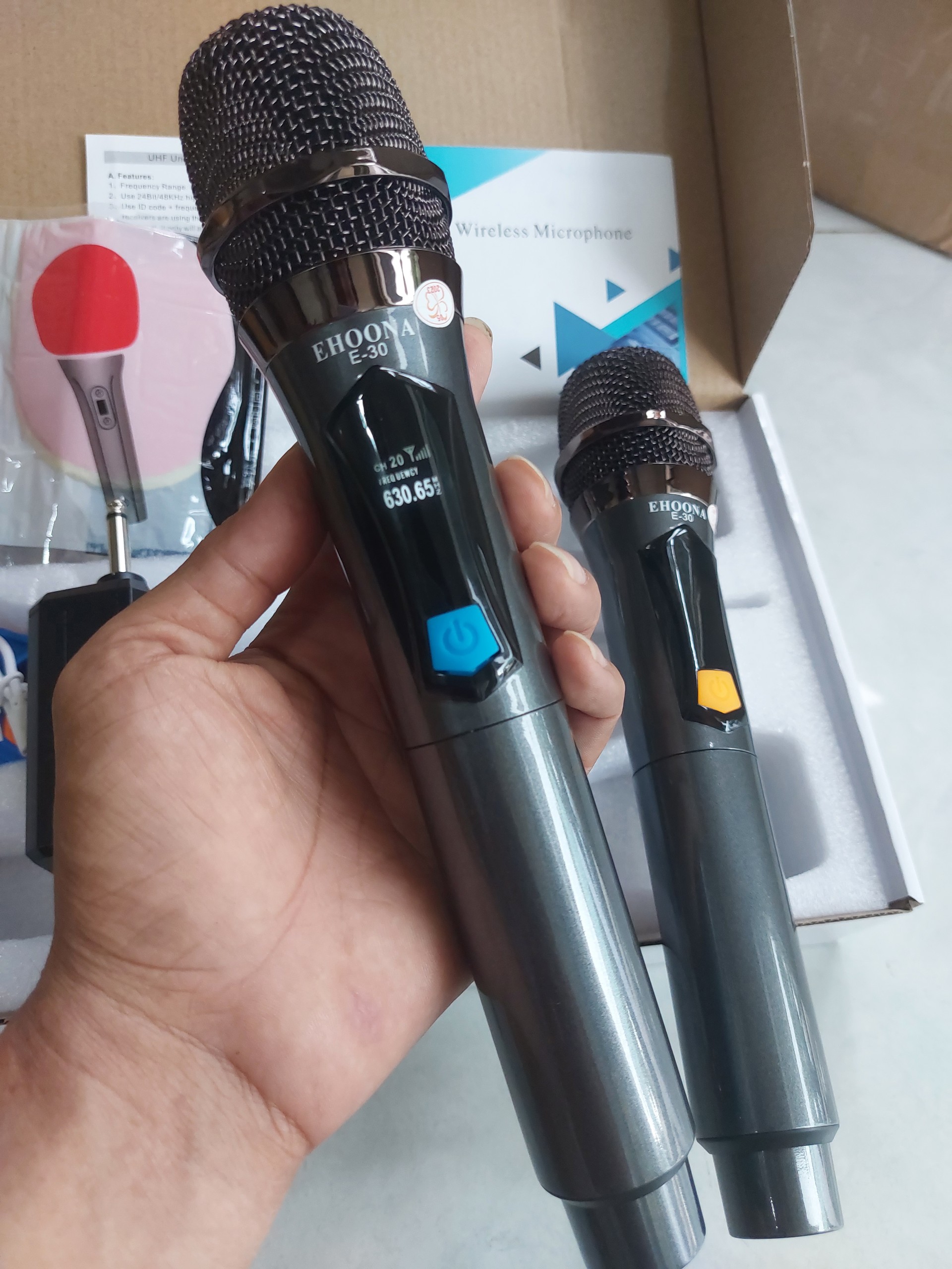 Bộ 2 micro không dây đa năng ehoona e30 pin sạc, chống nhiễu tốt, màn hình lcd hiển thị tần số