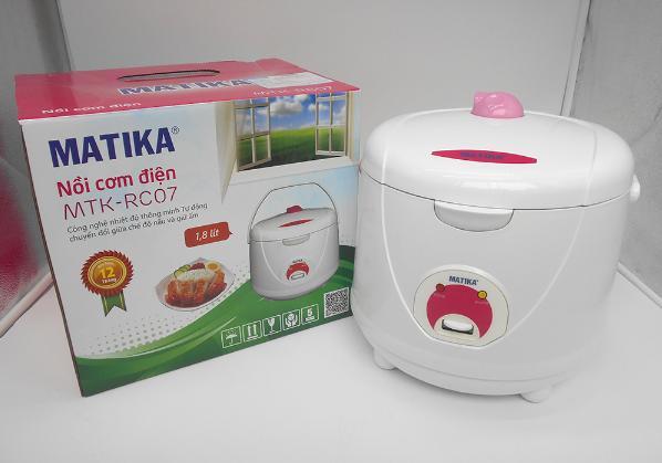 Nồi cơm điện matika 1,8l 700w nắp gài quai xách màu trắng mtk- rc07